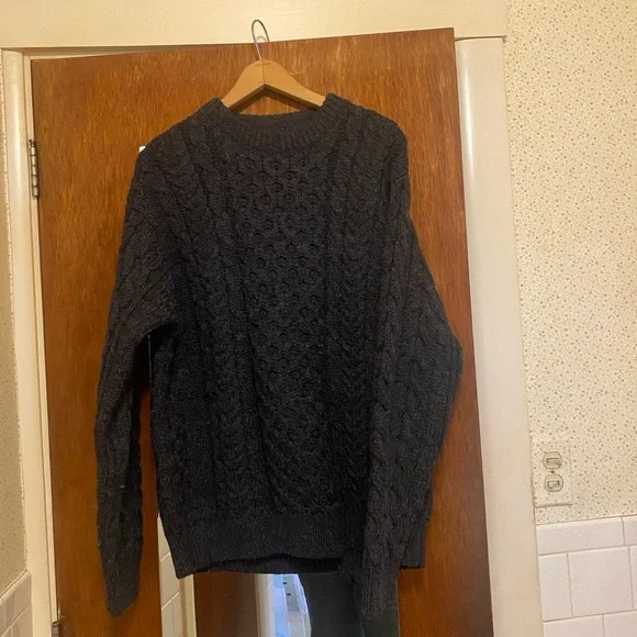 L.L. Bean Men's Dark Gray Cable Knit Sweater. Men’s Regular. - Picture 2 of 3